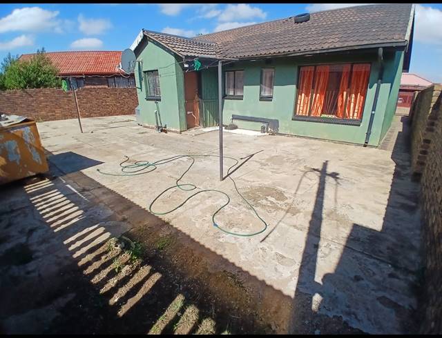 3 BEDROOM HOUSE FOR SALE IN EVATON WEST